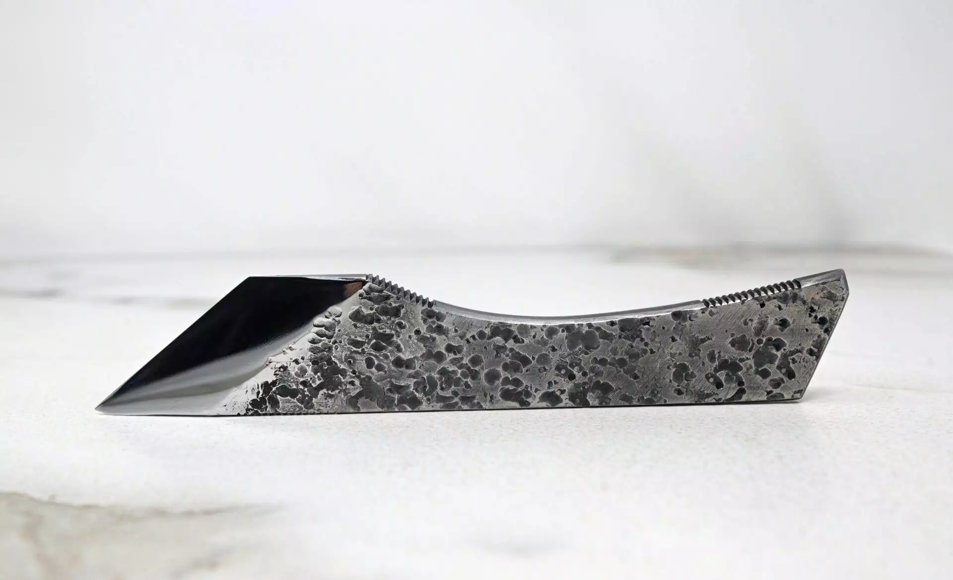 The Scorpion Skiver (45 Degree Bevel), black, silver.